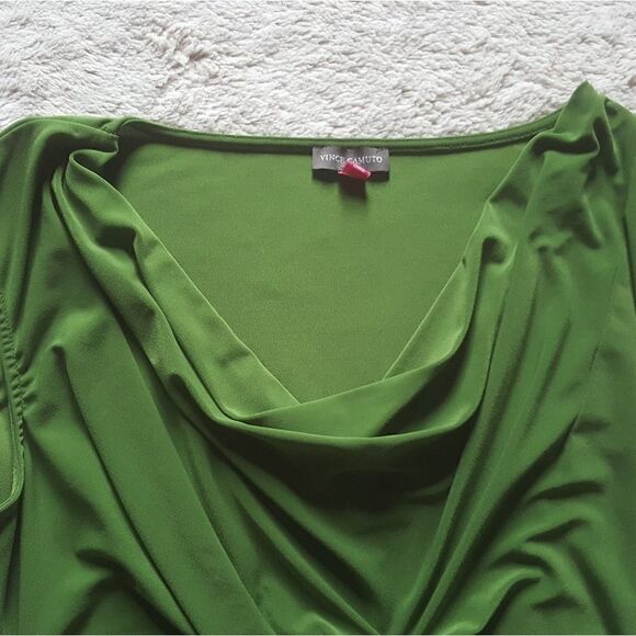 Vince Camuto Top Green Swoop Neck Stretchy Womens Size Medium - Picture 2 of 5